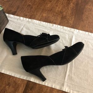 Vintage 40s Style black velvet heels size 7.5